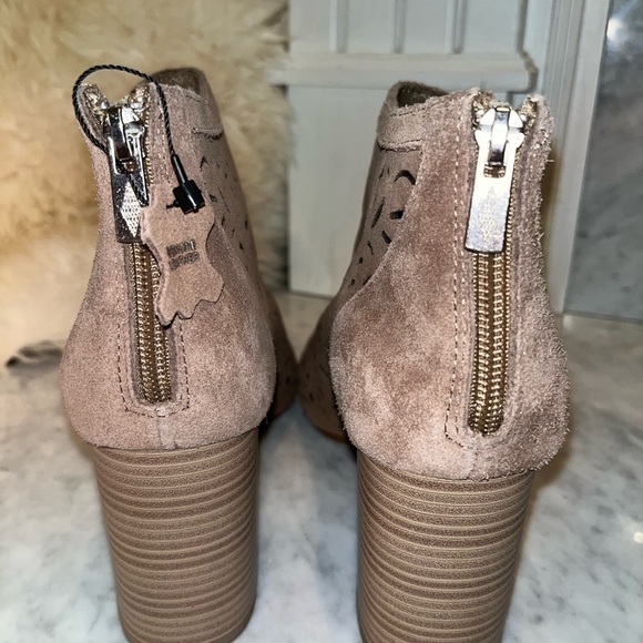 NEW! American Rag Womens Glia Suede Perforated Shooties, Various Sizes - Picture 10 of 13